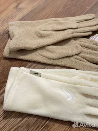 Женские перчатки Nike
