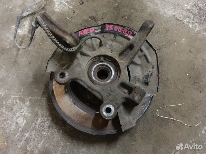 Кулак поворотный правый