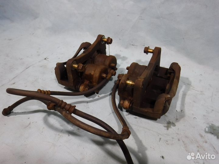 Суппорт передний правый Pajero 3 4 / Паджеро