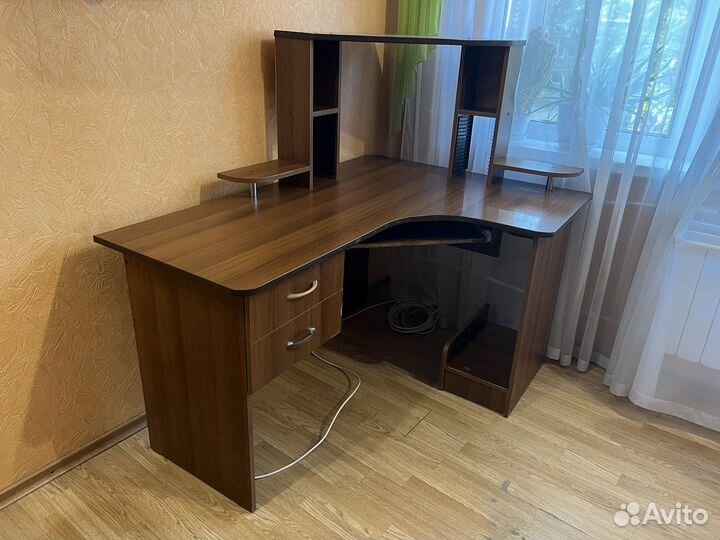 Компьютерный стол