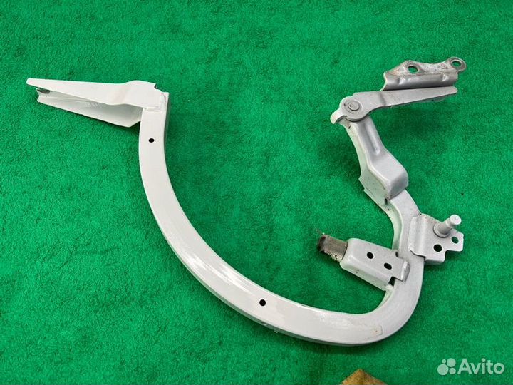Петля крышки багажника правая Audi A6 C8 dlha 2021