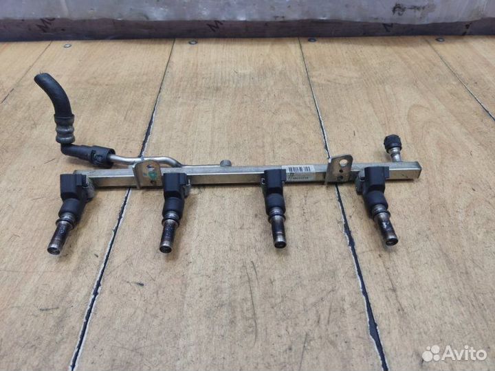 Топливная рампа Opel Astra H A16XER 2007