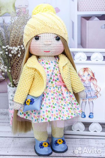 Вязаная кукла ручной работы