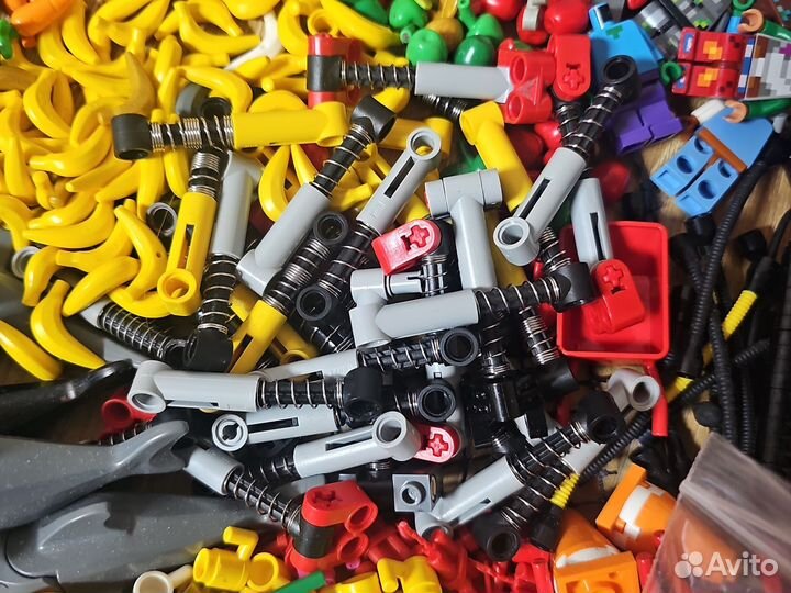 Лего оригинал,Техник, моторчик,амортизаторы, бу