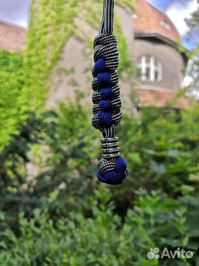 Брелок из паракорда