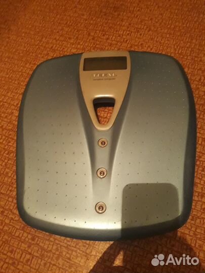 Весы напольные электронные в нерабочем состоянии