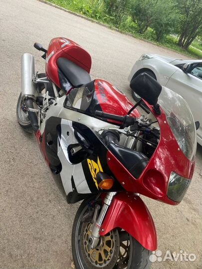 Suzuki gsx-r 750 srad
