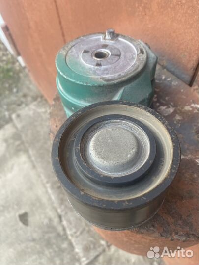 Натяжной ролик volvo fh с приводным ремнем