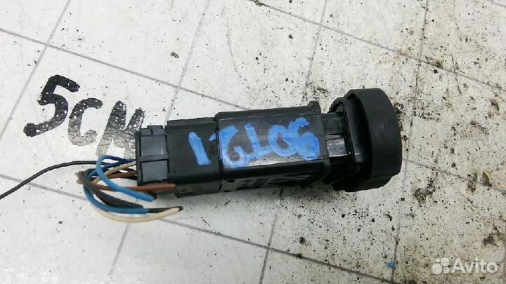 Кнопка аварийной сигнализации Renault Logan