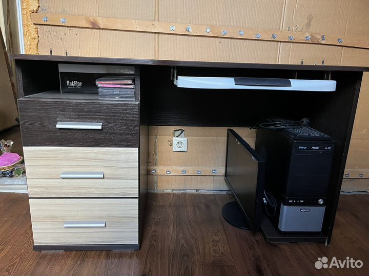 Школьный стол