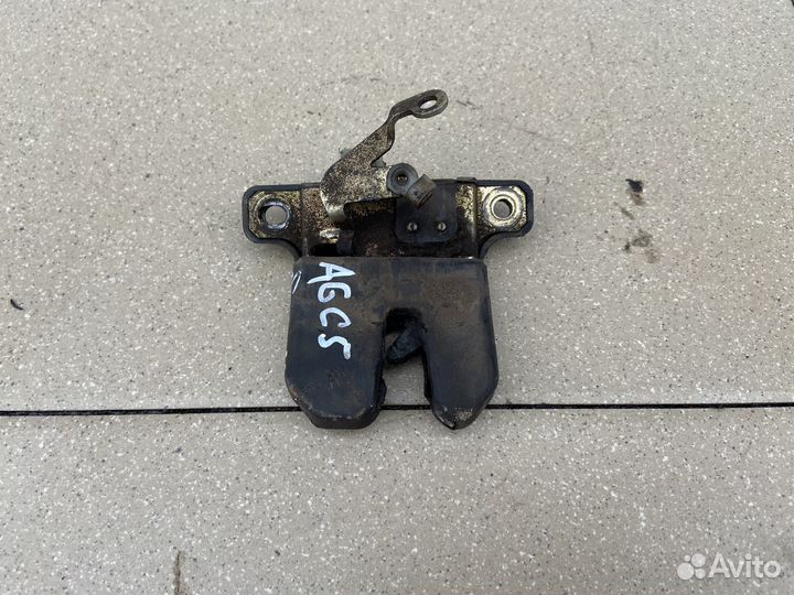 Замок багажника audi А6 С5