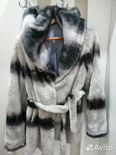 Шубка с капюшоном и поясом. 48 - 50 р
