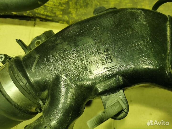 Патрубок воздушного фильтра Mazda CX-7 (L33E13220)