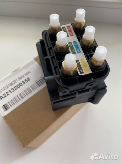 Блок клапанов пневмоподвески для Mercedes C218