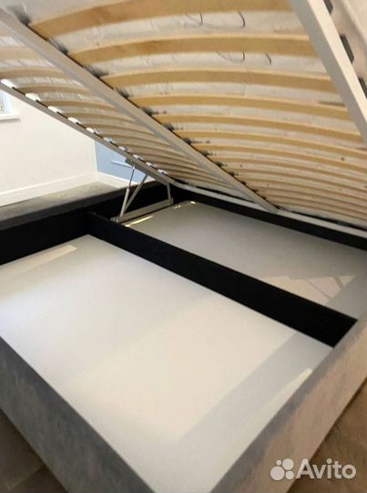 Двуспальная кровать дизайнерская