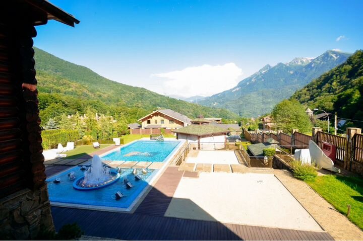 Дом 1200 м² на участке 65 сот.