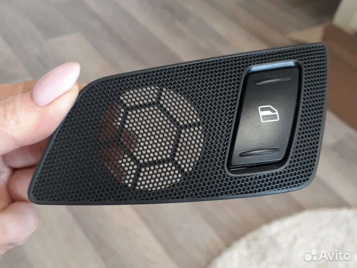 Кнопка стеклоподъемника Skoda Octavia A5 зад левая