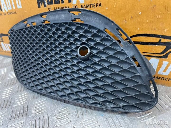 Решетка в бампер передняя левая Mercedes E-Classe