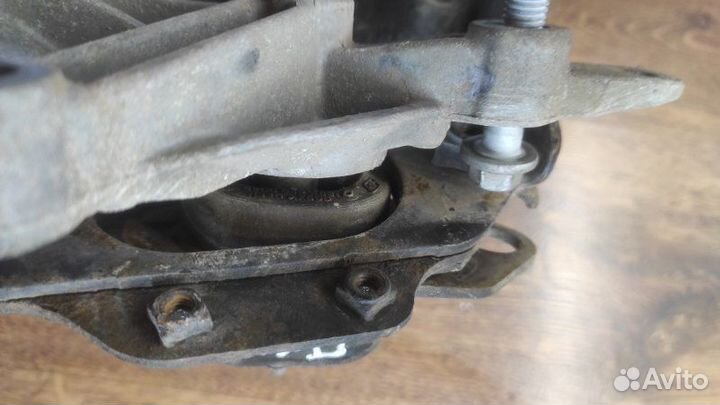 Подушка МКПП передняя левая Nissan Primera P 12