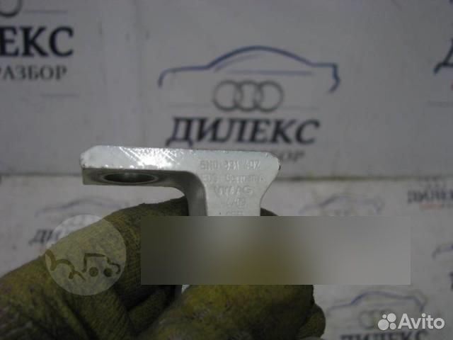 Петля двери правая VW Tiguan 2007-2011