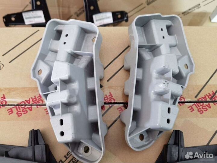 Кронштейн фары Toyota Land Cruiser 200