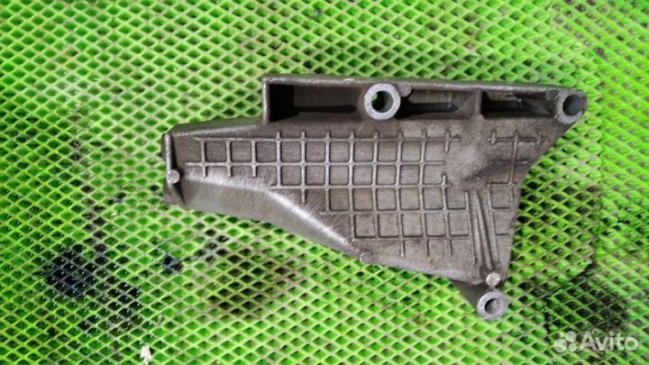 Кронштейн опоры двигателя калина