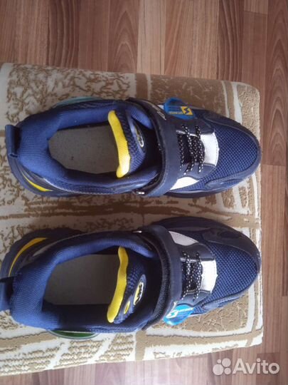 Детские кроссовки