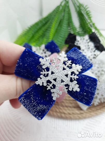 Бархатные бантики со снежинкой