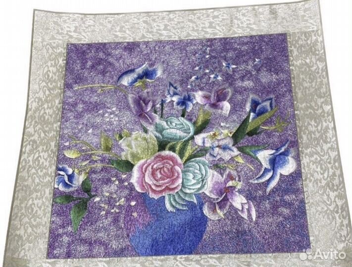 Картина вышитая шелком на шелке