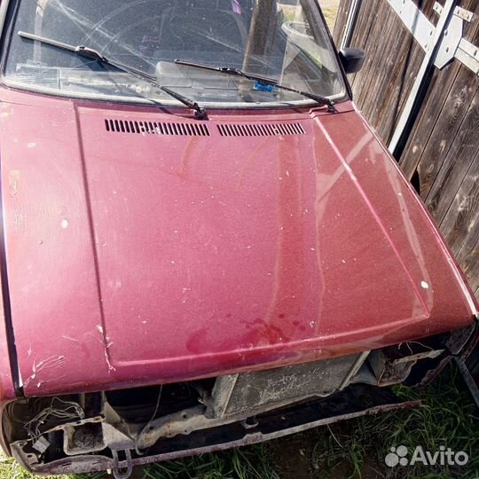 Капот на volkswagen Jetta 2