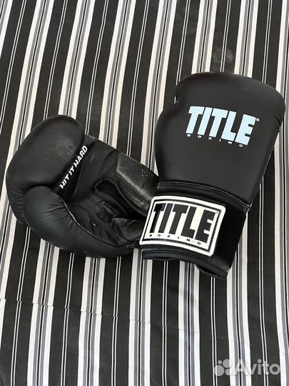 Боксерские перчатки title