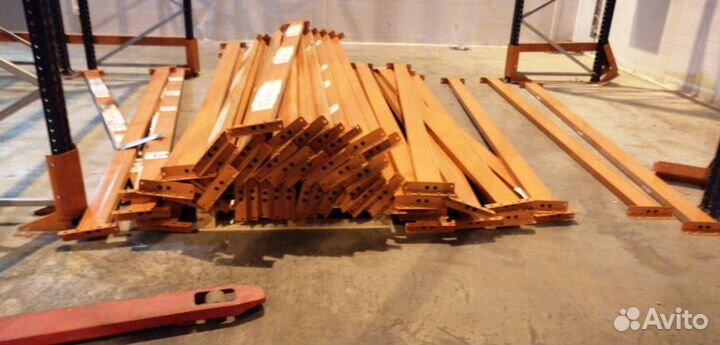 Многоуровневые металлические стеллажи