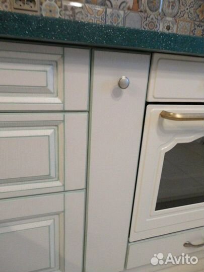 Кухня Европа с каменной столешницей