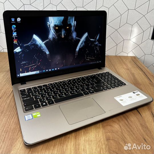 Игровой Asus i3-7020U/ MX110/ 8GB/ SSD/ full HD