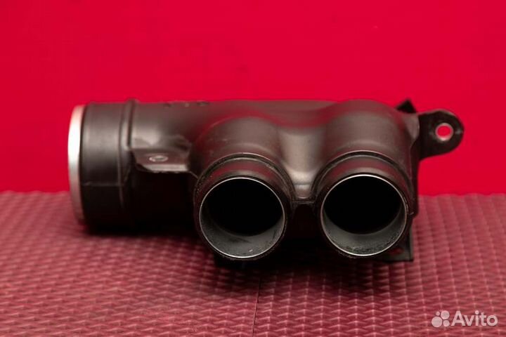 Патрубок впускной системы Toyota Land Cruiser 200