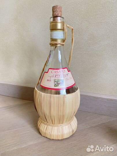 Бутылка в плетенке стеклянная с пробкой