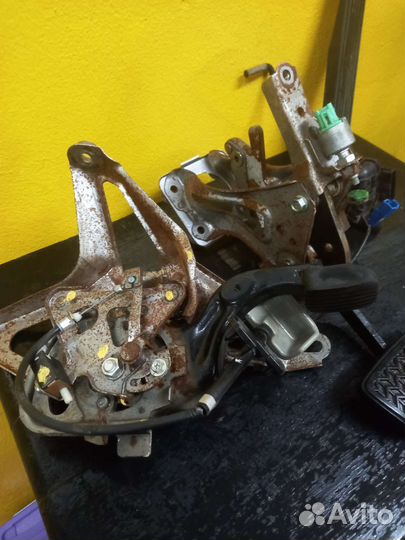 Комплект педалей от Grs180, 06г crown