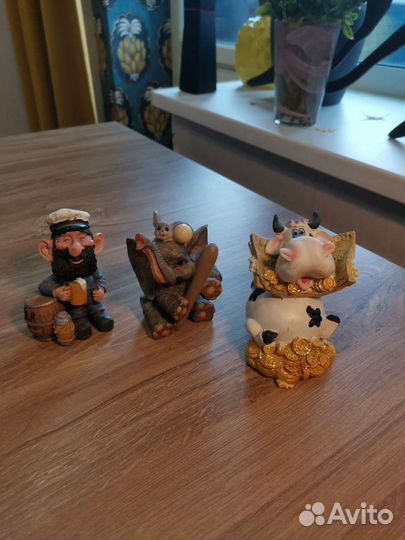 Статуэтки сувениры копилки