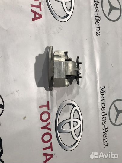 Toyota Camry V70 Подушка Двс