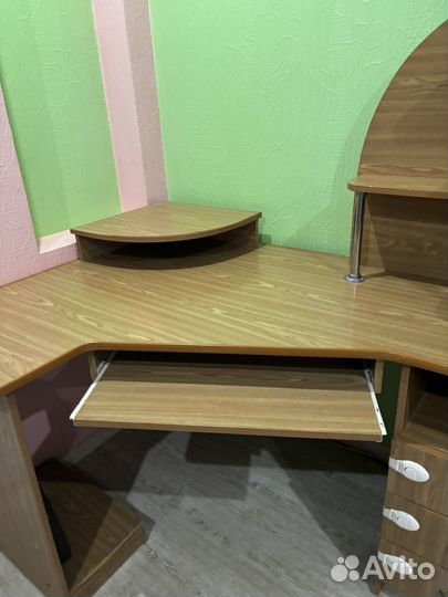 Компьютерный стол угловой