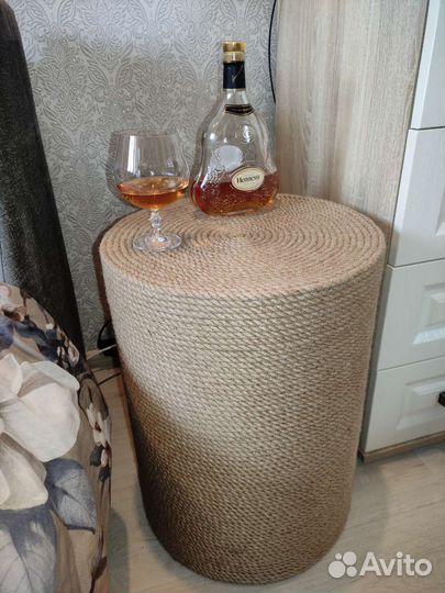 Кофейный столик, тумба с корзиной для белья