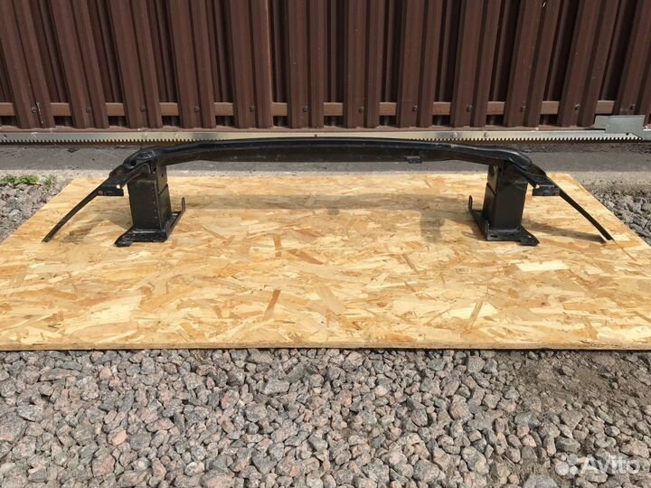 Усилитель переднего бампера VW Tiguan 2