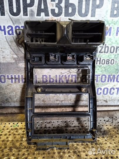 Рамка центральная в торпедо Nissan Almera N15