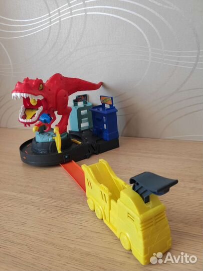 Трек хот вилс dino