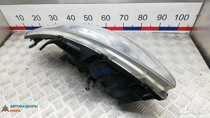 Фара левая Hyundai H-1 Starex 2 2010