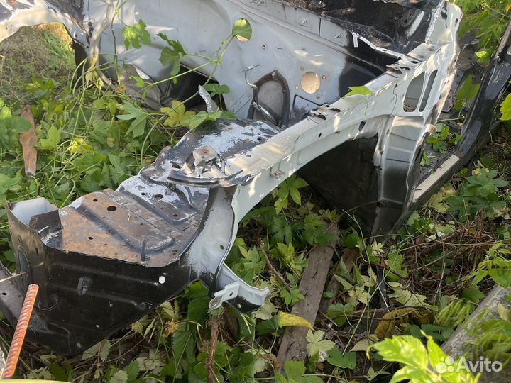 Четверть передняя toyota LC200 LX570