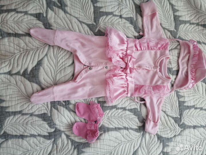 Комплект на выписку для девочки