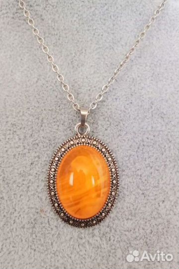 Комплект бижутерии с искусственным янтарём