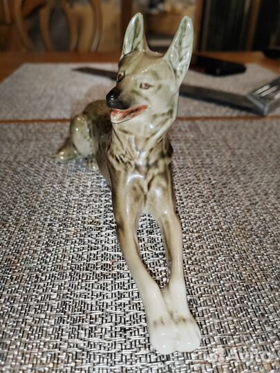 Статуэтка винтаж. Фарфор лфз СССР. овчарка