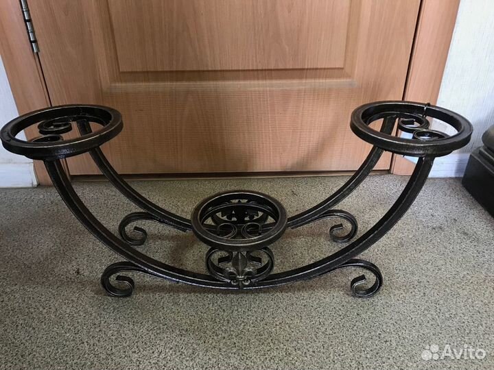 Подставки для кашпо и цветов кованые